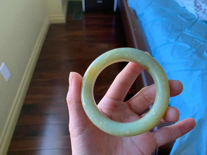 53.1 mm 100% Natural yellow dots and green Xiu Jade (Serpentine) Chubby bangle T179