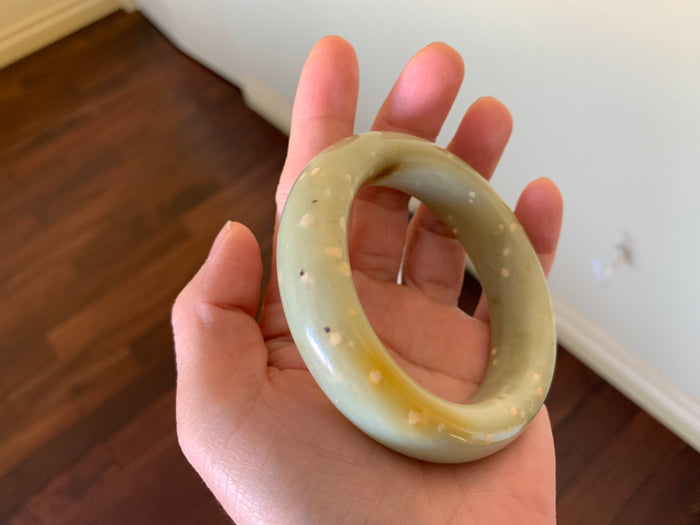 53.1 mm 100% Natural yellow dots and green Xiu Jade (Serpentine) Chubby bangle T179