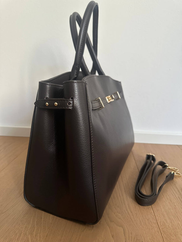 Genuine leather Amelia Big handbag by Private Label with sleek design and sturdy handles, shown in a stylish close-up.