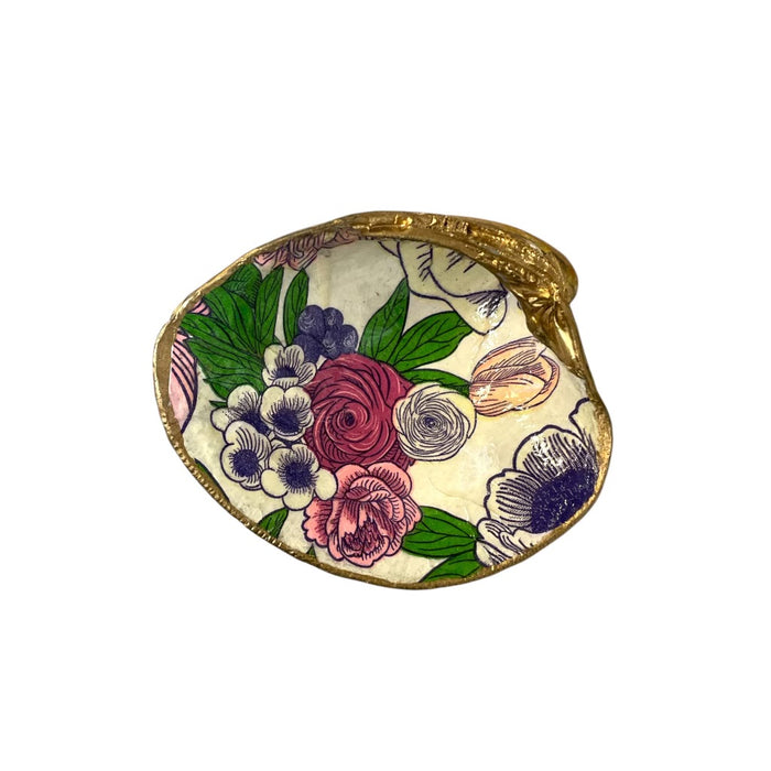Decorative decoupage shells in various colors and patterns, showcasing intricate designs for home decor enhancement.