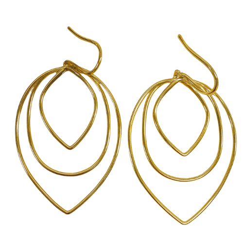 Delicate leafy earrings in a stylish design, showcasing intricate details and a beautiful finish.